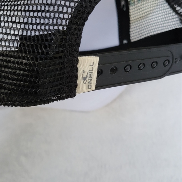 New O'Neill Pineapple Women Trucker Hat color BLK/WHT size ONE. - Picture 8 of 8
